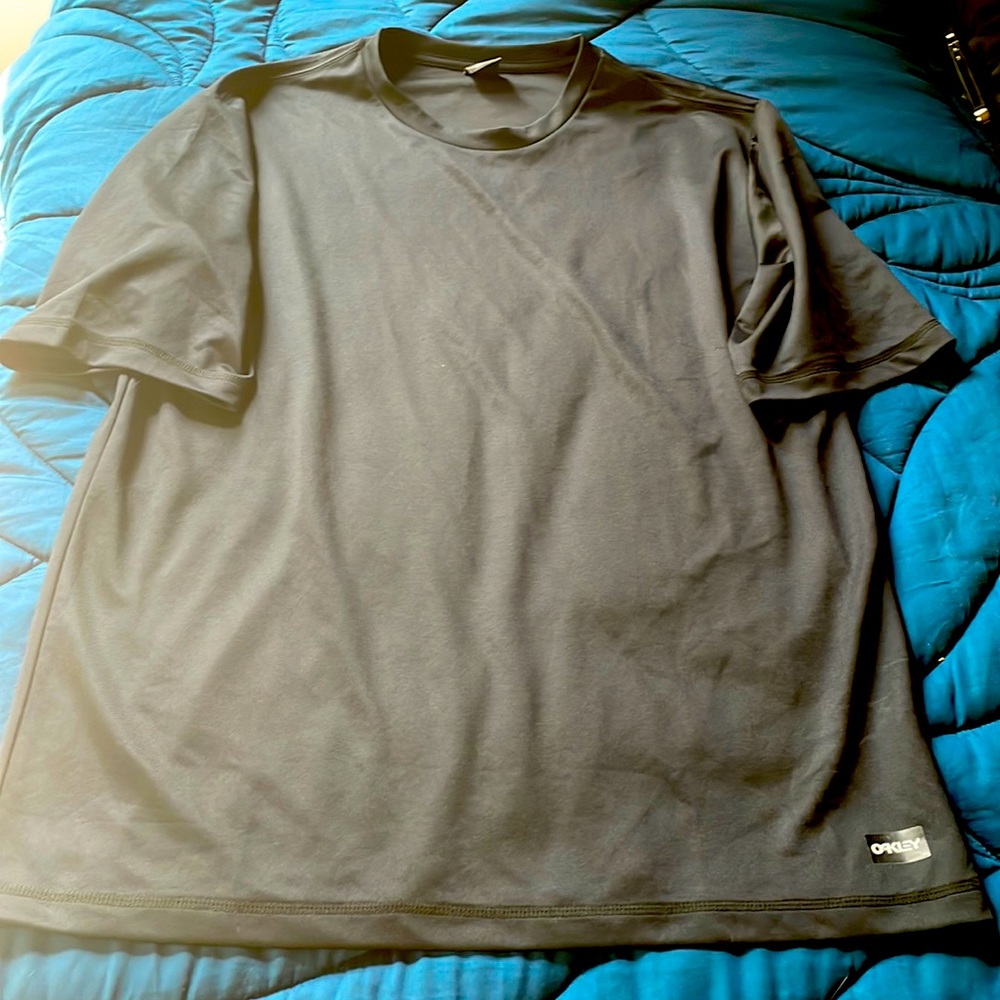 3/$20! EUC Oakley men’s 2XL black t-shirt!!